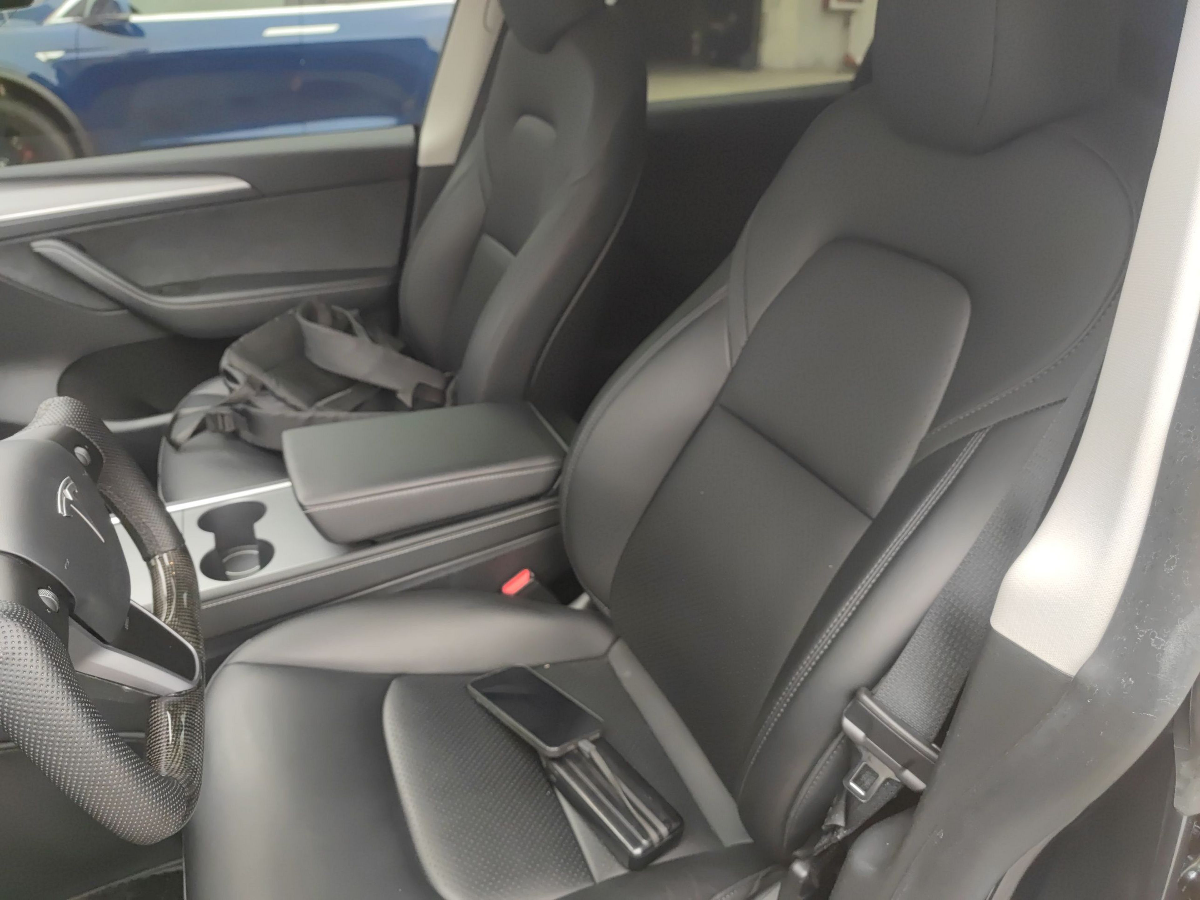 Переднее сиденье в автомобиле