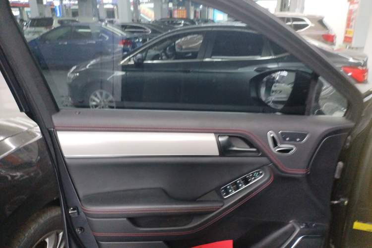 Used BYD Tang New Energy 2018 DM 2.0T All-Wheel Drive Smart Connectivity Enjoyment Model 5 Seats China V Emission Standard
