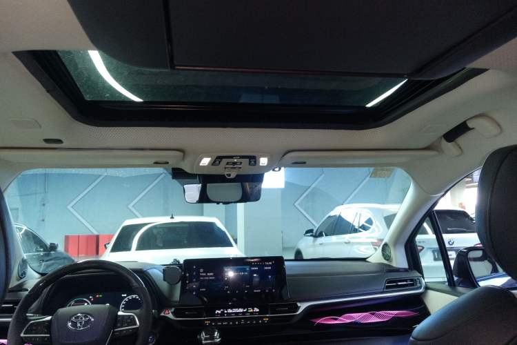 Used Toyota Granvia 2023 2.5L Hybrid Flagship VIP Edition
