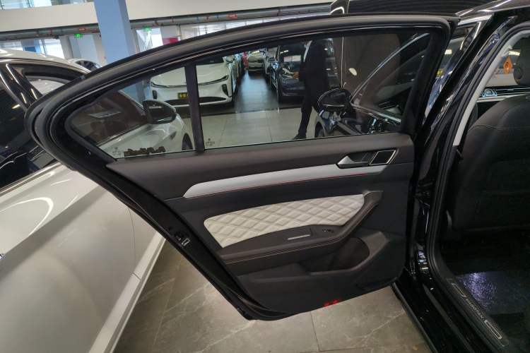 Used Volkswagen Magotan 2023 2 Million Units Commemorative Edition 330TSI DSG Luxury Version
