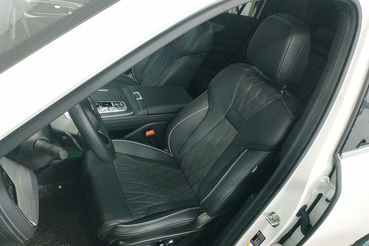 Used GAC Trumpchi GS8 2024 Linghang Series 2.0 TGDI Two-Wheel Drive Luxury Smart Connectivity Version
