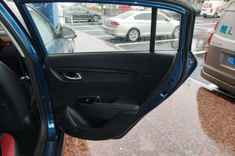 Used Kia KX Cross 2017 1.4L AT GLS
