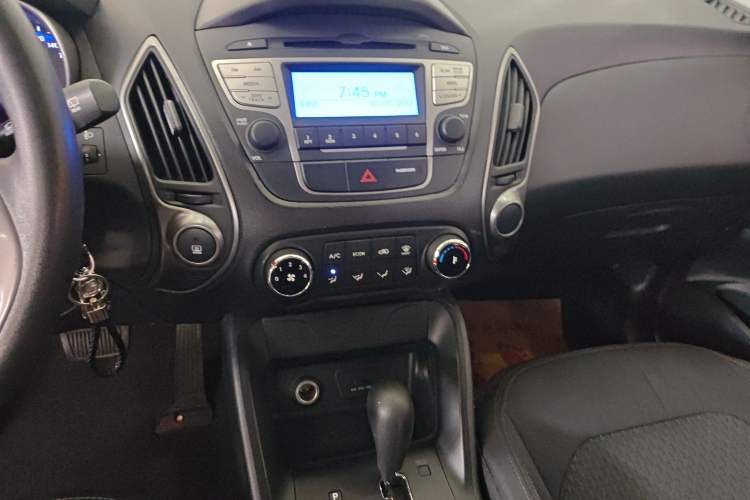 Used Hyundai ix35 2013 2.0L Automatic Two-Wheel Drive Comfort GL China V Standard
