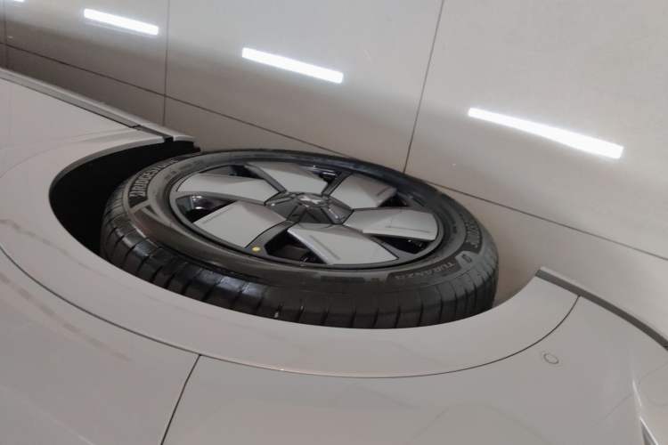 Used XPeng X9 2025 650 Long-Range Max
