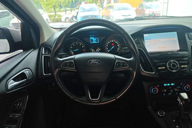 Used Ford Focus 2017 Hatchback 1.6L Automatic Fashion Edition Smart Drive Version
