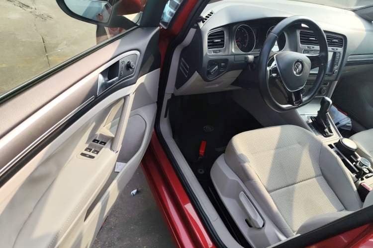 Used Volkswagen Golf 2015 1.4TSI Automatic Comfort Model
