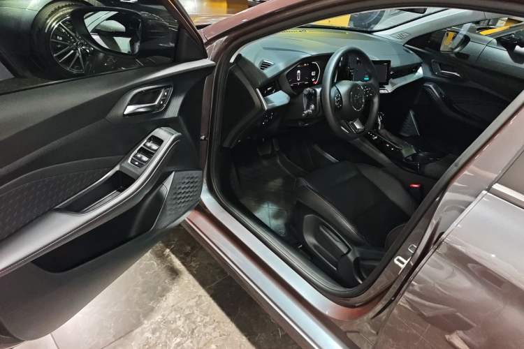 Used MG 5 2023 180 DVVT CVT Luxury Edition
