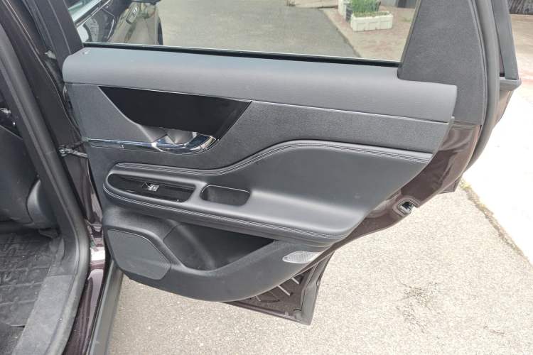 Used Lincoln Corsair 2023 2.0T Two-Wheel-Drive Luxury Edition
