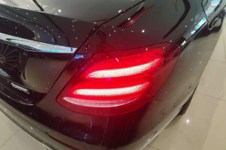 Used Mercedes-Benz E-Class 2019 E 260 L
