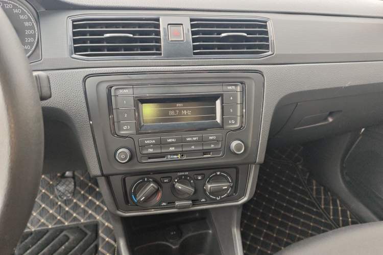 Used Volkswagen Santana 2018 1.5L Manual Fashion Edition
