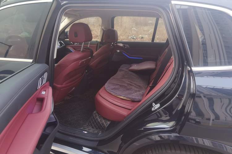 Used BMW X5 2023 xDrive 30Li Luxury M Sport Package
