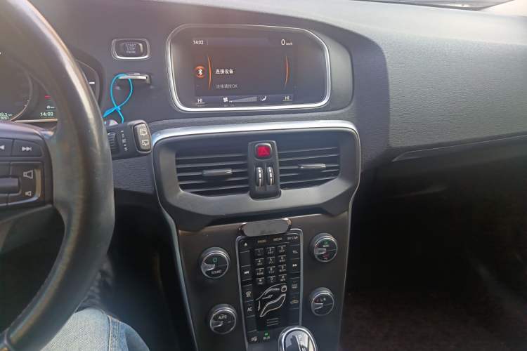 Used Volvo V40 2013 2.0T Zhiya Edition
