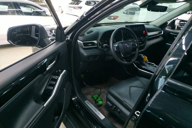 Used Toyota Highlander 2022 Dual-Engine 2.5L Four-Wheel Drive Prestige Version 7 Seats
