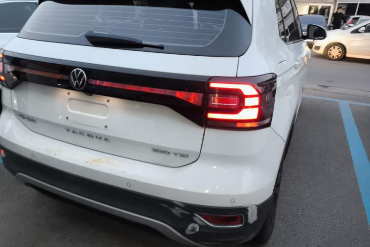 Used Volkswagen Tacqua 2021 200TSI DSG JoyConnect Edition
