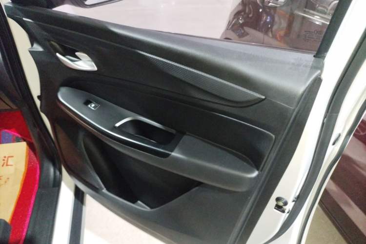 Used Baojun 730 2019 1.5T Manual Fashion Model 7-seater National V
