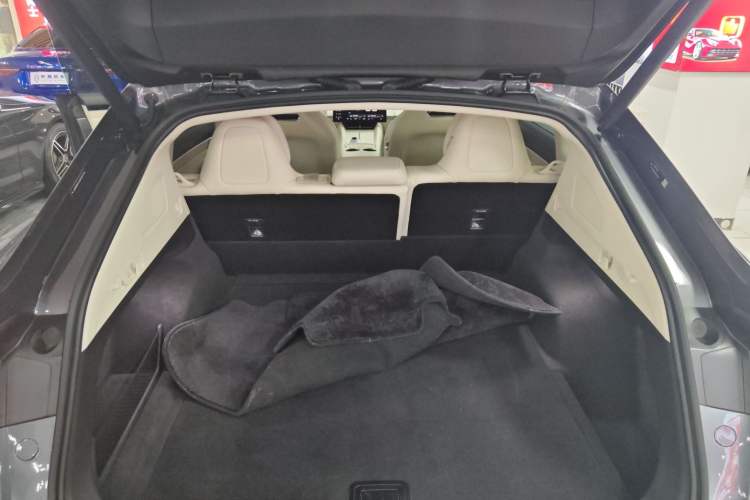 Used Hima Luxeed R7 2024 All-Electric 802 km Max
