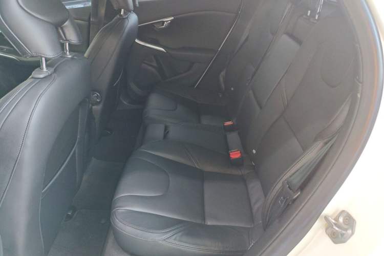 Used Volvo V40 2015 1.6T Zhiya Edition