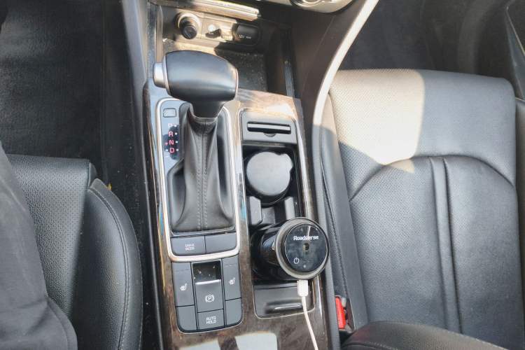 Used Kia K5 2017 2.0L Automatic 15th Anniversary Special Edition LUX
