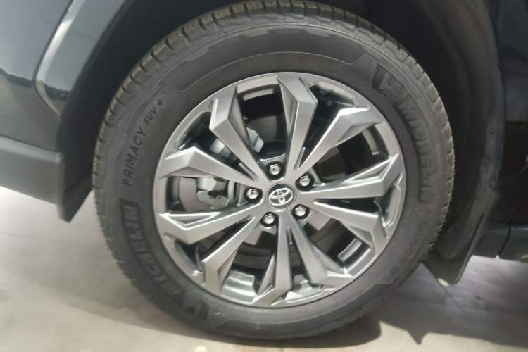 Used Toyota RAV4 2024 2.0L CVT Two-Wheel Drive Fashion Plus Edition
