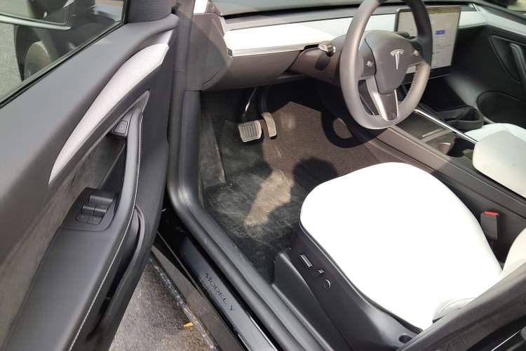 Used Tesla Model Y 2023 Rear-Wheel-Drive Version