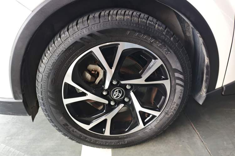 Used Toyota C-HR 2018 2.0L Leading Edition China VI
