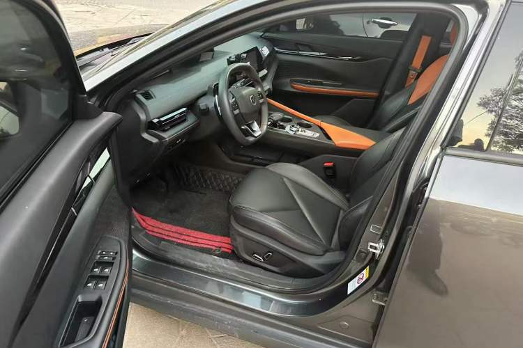 Used Changan UNI-V 2022 1.5T Prestige Version
