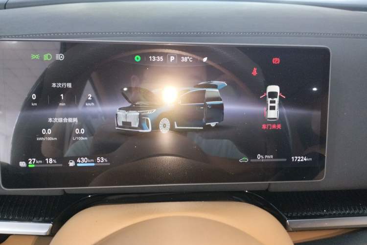 Used VOYAH Dream 2025 PHEV Four-Wheel Drive Excellence Qiankun Edition
