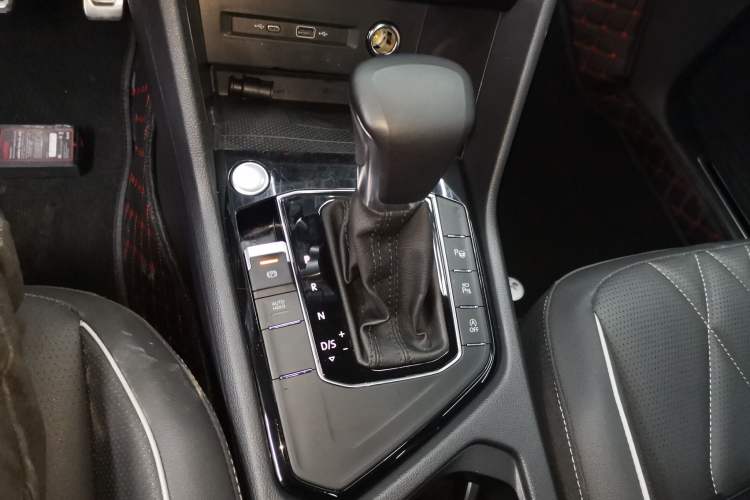 Used Volkswagen Tiguan L 2023 Restyled 330TSI Automatic Two-Wheel Drive R-Line Enhanced Comfort Version
