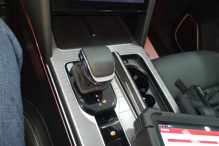 Used Hongqi HS7 PHEV 2024 2.0T PHEV Four-Wheel Drive Flagship Edition 6 Seats
