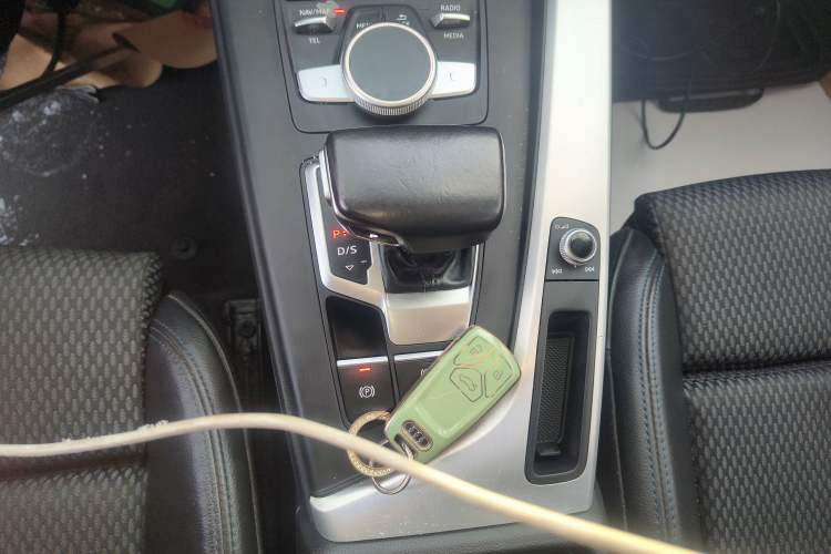 Used Audi A4L 2018 30th Anniversary Edition 40 TFSI Sport Edition
