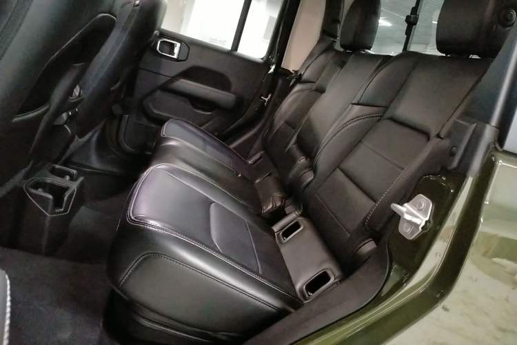 Used  Gladiator 2022 3.6L Pioneer Edition
