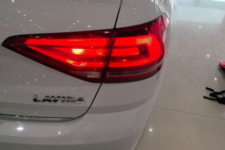 Used Volkswagen Lavida 2017 1.6L Automatic Comfort Edition
