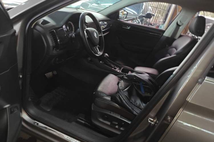 Used Skoda Kodiaq 2017 TSI330 7-Seater Two-Wheel-Drive Luxury Edition
