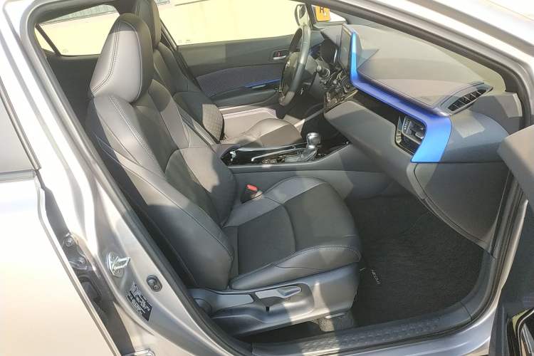 Used Toyota IZOA 2020 2.0L Yichi Version
