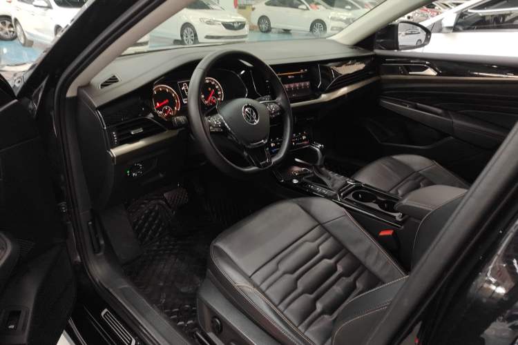 Used Volkswagen Passat 2020 Facelift 330TSI Elite Edition China VI Standard