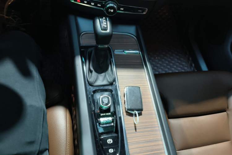 Used Volvo XC60 2021 T5 4x4 Smart Luxury Edition