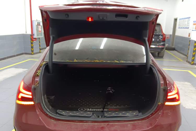 Used Mercedes-Benz A-Class 2020 Restyled A 200 L Sport Sedan Fashion Version
