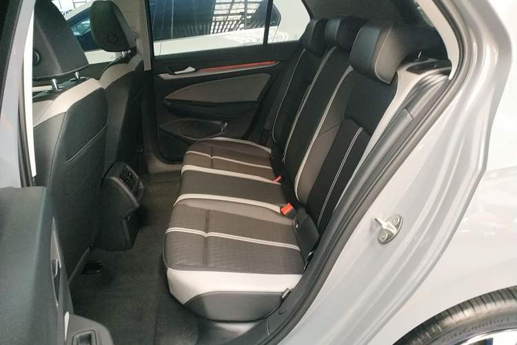 Used Volkswagen Golf 2025 Facelifted 300TSI Pro