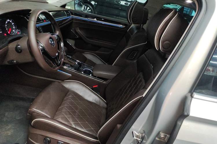 Used Volkswagen Phideon 2018 380TSI Two-Wheel-Drive Flagship Edition
