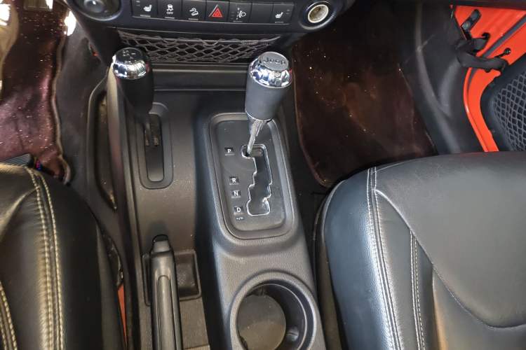 Used  Wrangler 2015 3.0L Sahara Four-Door Edition