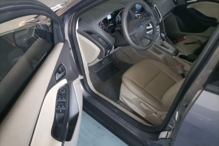 Used Ford Focus 2012 Sedan 1.6L Automatic Comfort Model
