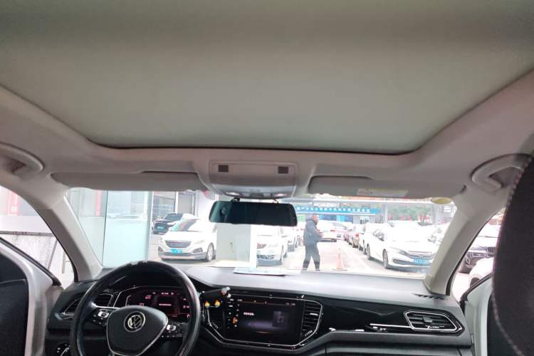 Used Volkswagen T-ROC 2021 280TSI DSG Two-Wheel Drive Comfort Connect Edition
