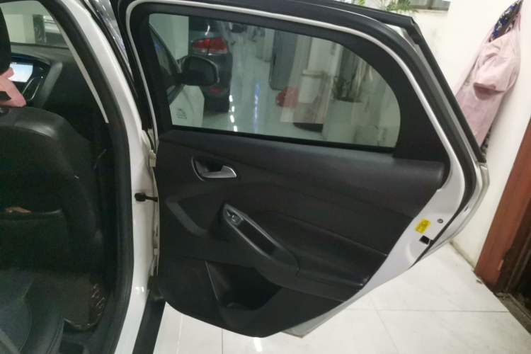 Used Ford Focus 2018 Hatchback Classic 1.6L Automatic Trendy SmartDrive Edition
