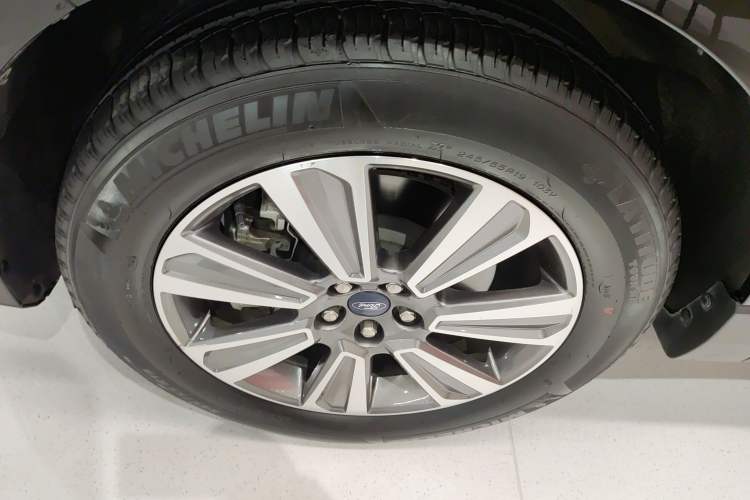 Used Ford Edge 2021 PLUS EcoBoost 245 Two-Wheel-Drive Platinum Edition 5 Seats
