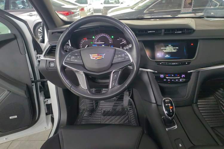 Used Cadillac XT5 2018 25T Tech Model
