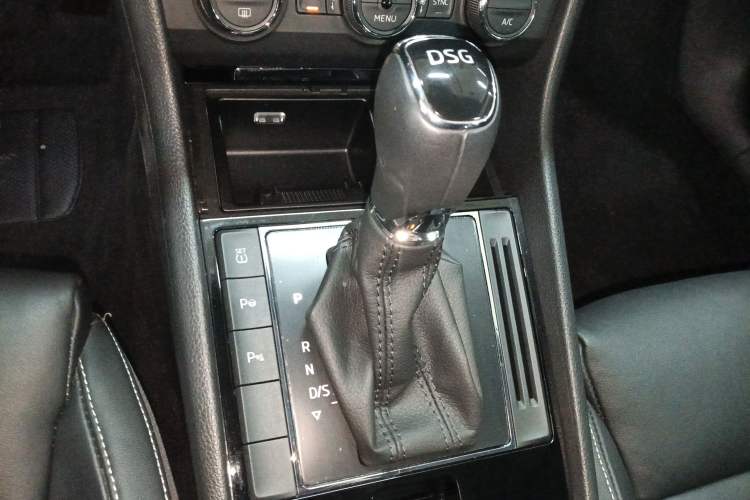 Used Skoda Superb 2016 TSI330 DSG Smart Drive Edition
