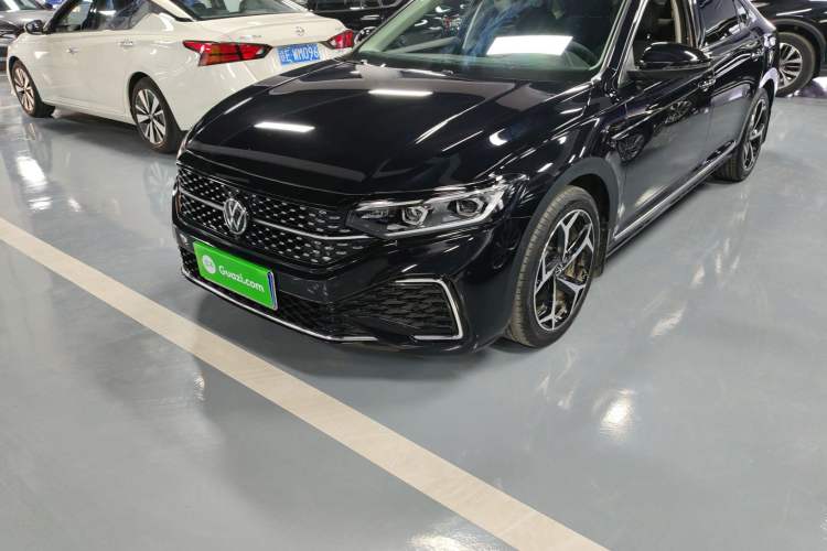 Used Volkswagen Passat 2024 380TSI Starry Luxury Edition
