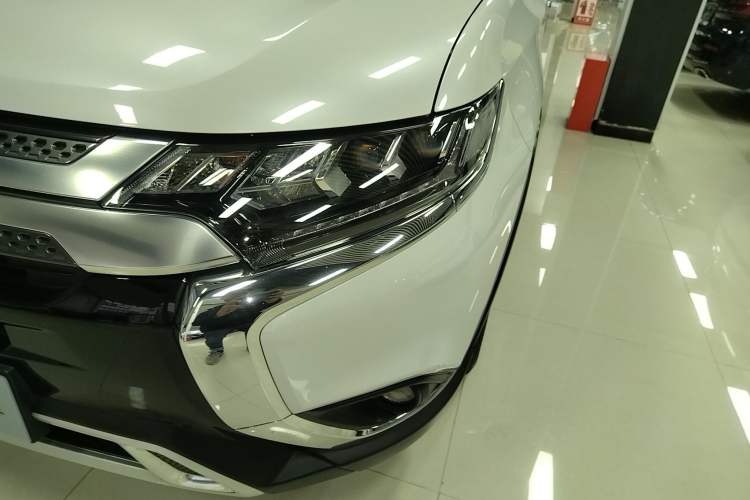 Used Mitsubishi Outlander 2020 2.4L 4x4 Zhi Xiang Edition 7-Seater
