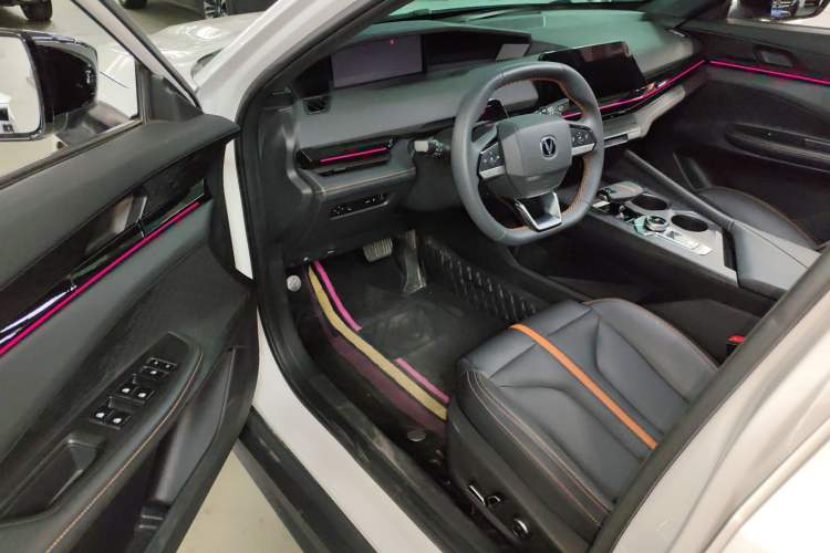 Used Changan UNI-V 2024 1.5T Prestige Edition
