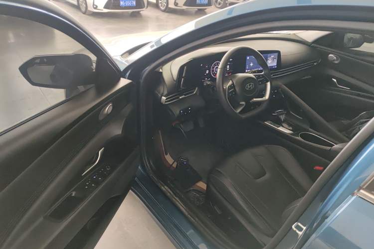 Used Hyundai Elantra 2022 1.5L CVT LUX Prestige Edition